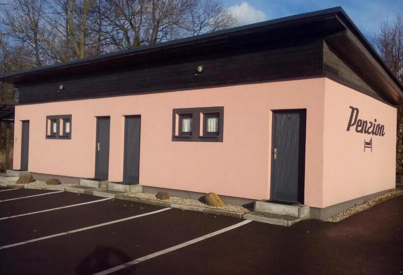 ペンション Penzion A Motobar Bravantice