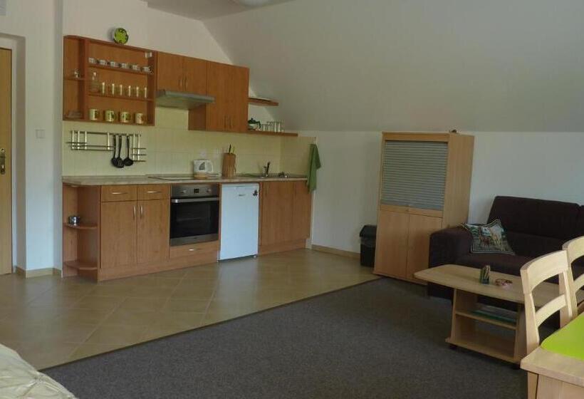 پانسیون Penzion Lipina