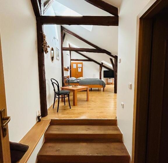 펜션 Penzion Podzámčí