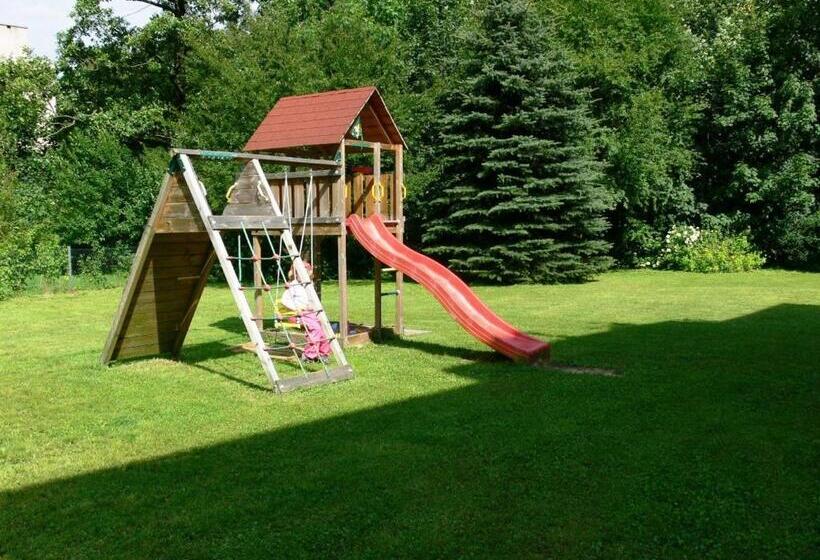 펜션 Penzion Továrníkova Vila