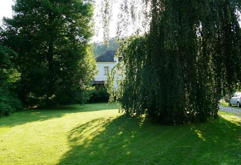 펜션 Penzion Továrníkova Vila