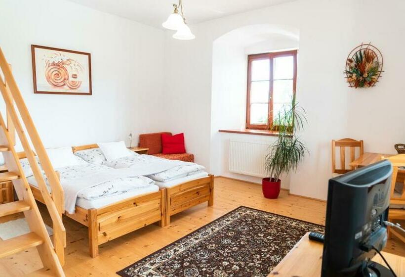 ペンション Penzion U Sv. Jana Kraselovský Dvůr