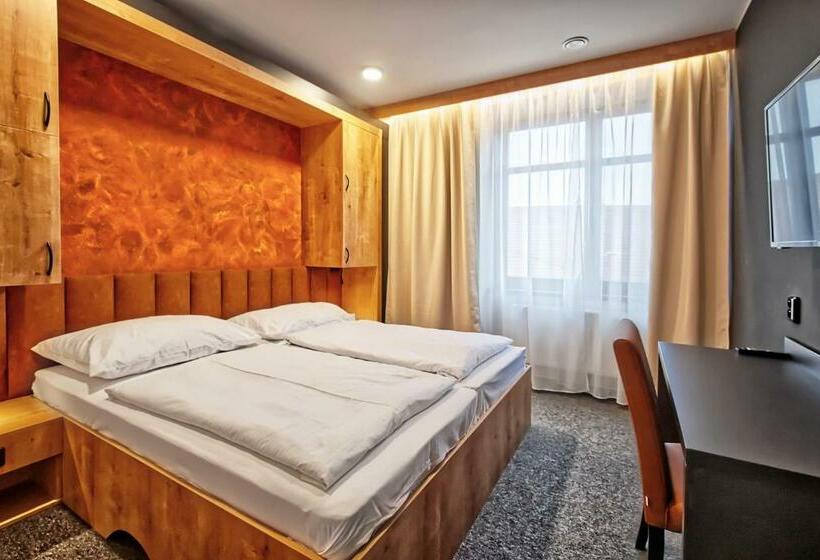 פנסיון Restaurace A Penzion Praha