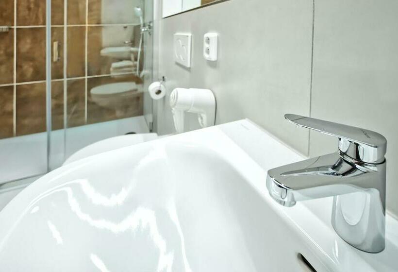 פנסיון Restaurace A Penzion Praha