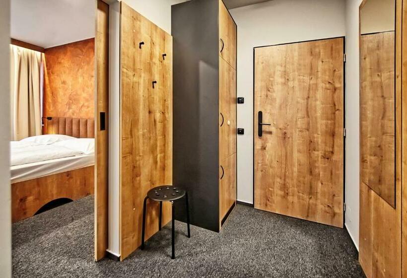 פנסיון Restaurace A Penzion Praha