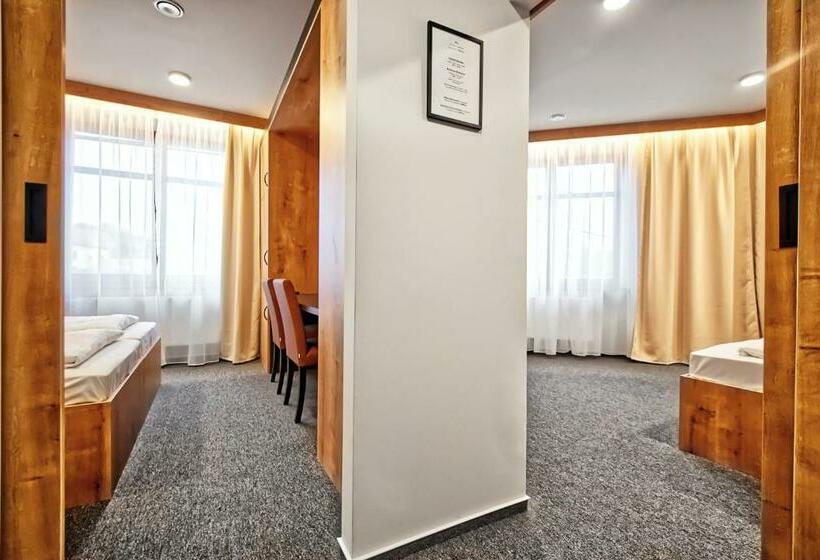 פנסיון Restaurace A Penzion Praha