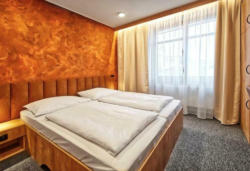 פנסיון Restaurace A Penzion Praha