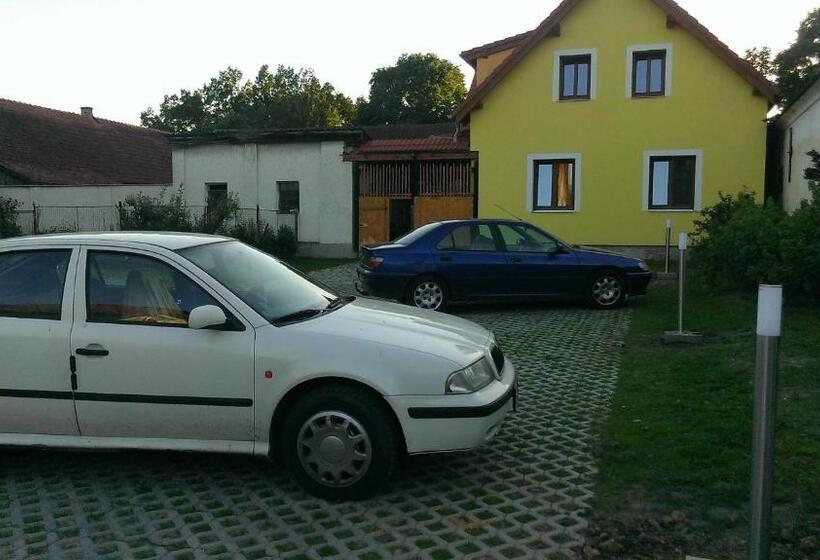 膳宿费 Ubytování Macků