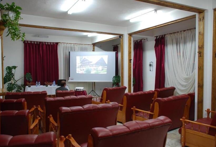 بنسيون Vila Riki