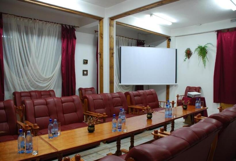 بنسيون Vila Riki