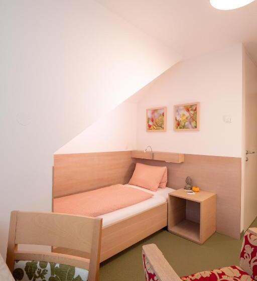 بنسيون Weiss S