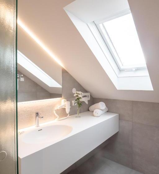 بنسيون Weiss S