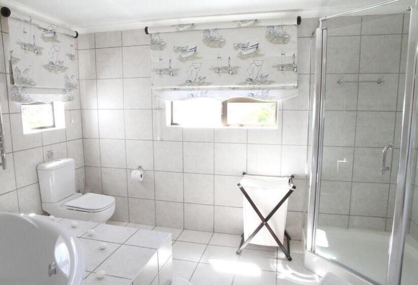 بنسيون Whispering Whale