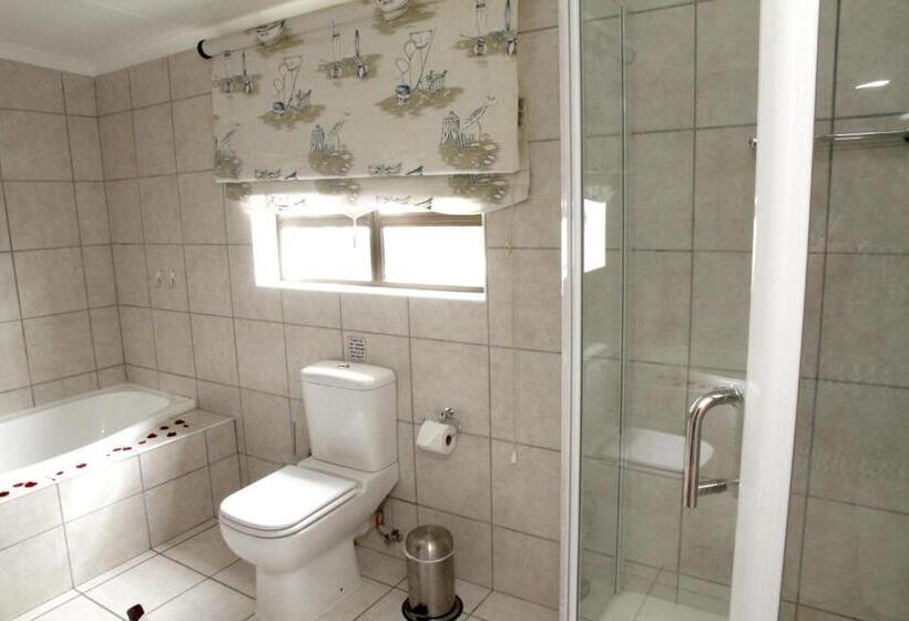 بنسيون Whispering Whale