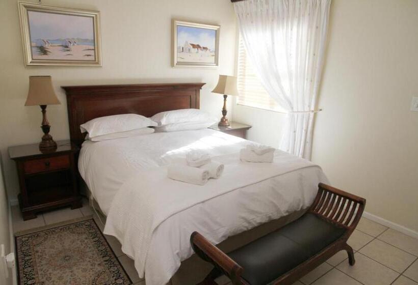 بنسيون Whispering Whale