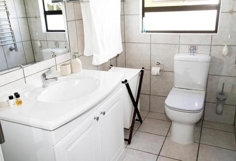 بنسيون Whispering Whale