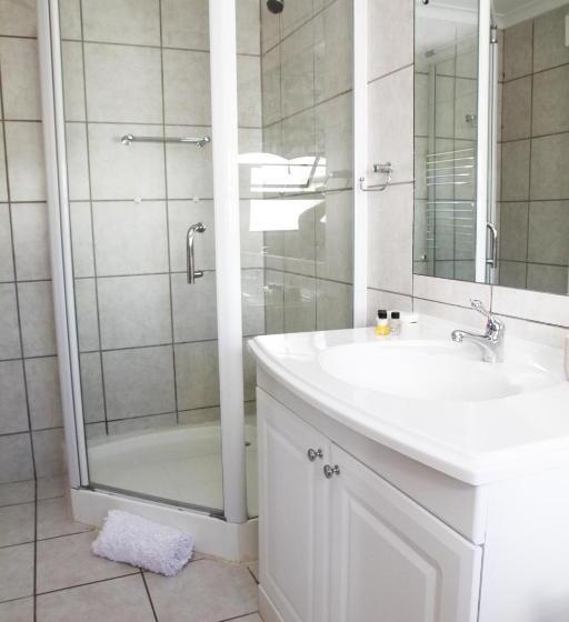 بنسيون Whispering Whale