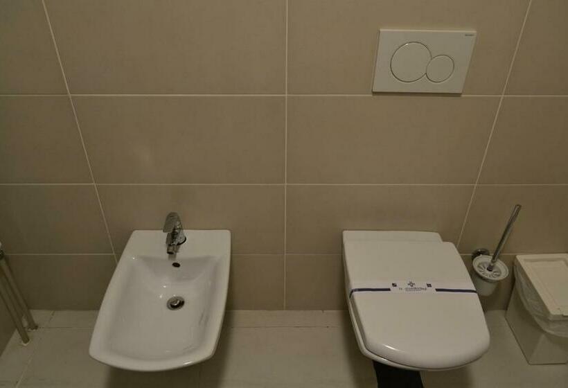 Rakhiv Hotel & Apartments