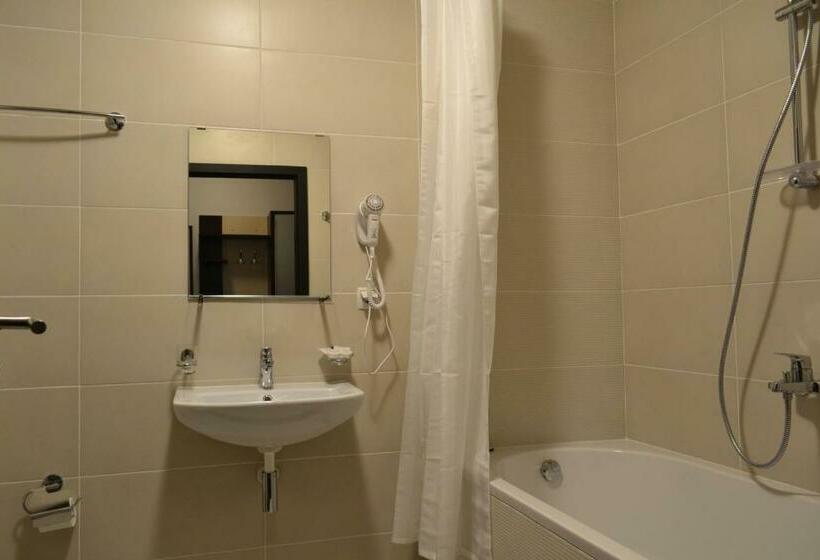 Rakhiv Hotel & Apartments