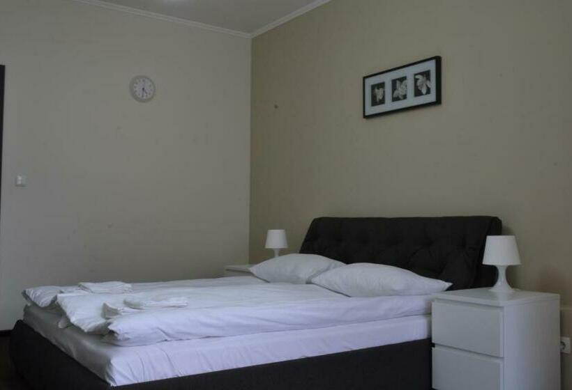 Rakhiv Hotel & Apartments