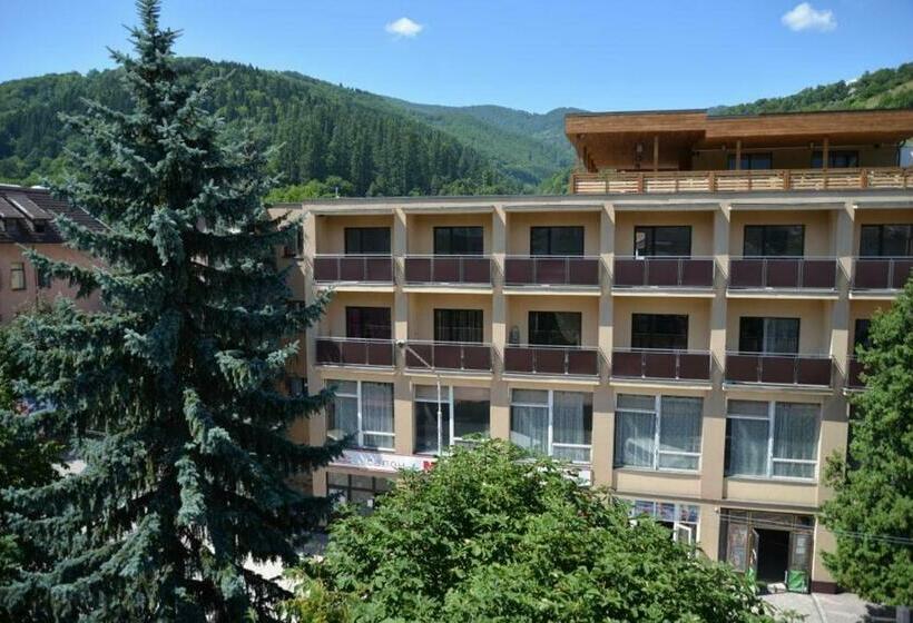 Rakhiv Hotel & Apartments