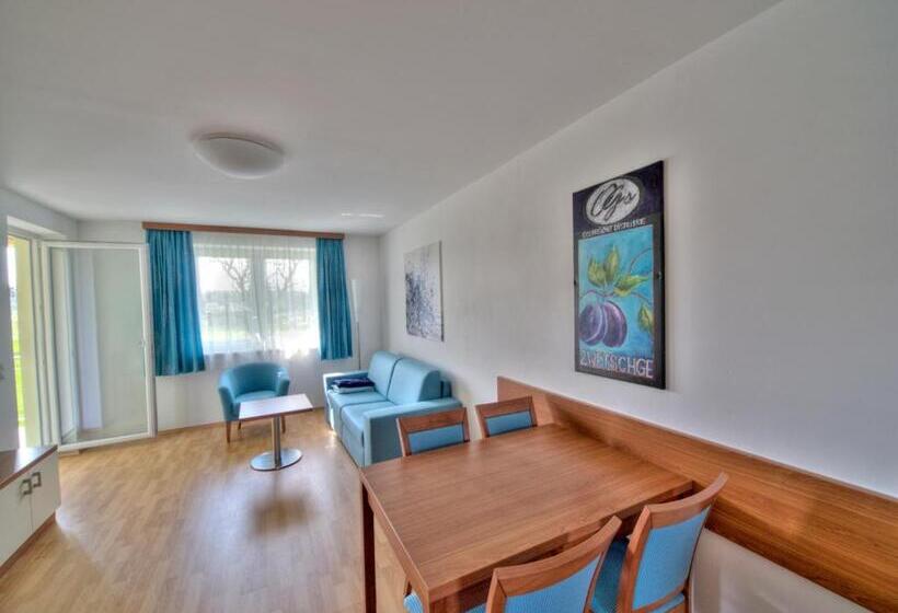 אתר נופש Og's Golf Lodge