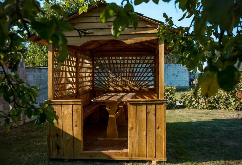 فندق صغير Fermerska Hata