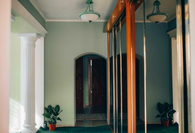 فندق صغير Fermerska Hata