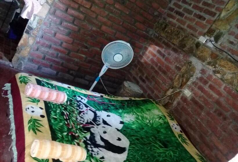 فندق صغير Hostal Eco Lodge La Chiponga