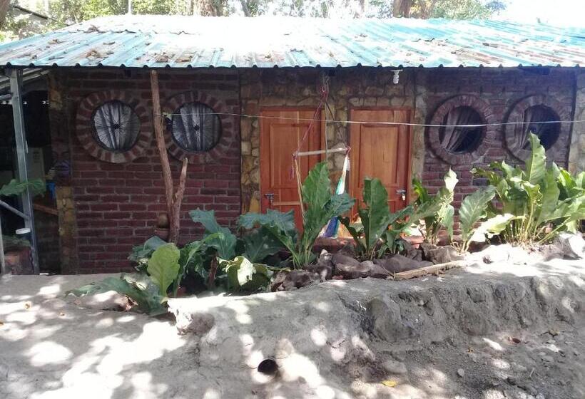 فندق صغير Hostal Eco Lodge La Chiponga