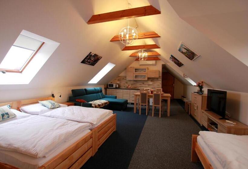 הוסטל Hostinec A Penzion Dolní Dvůr