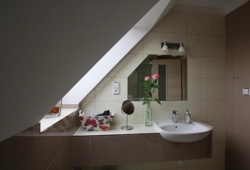 הוסטל Hostinec A Penzion Dolní Dvůr