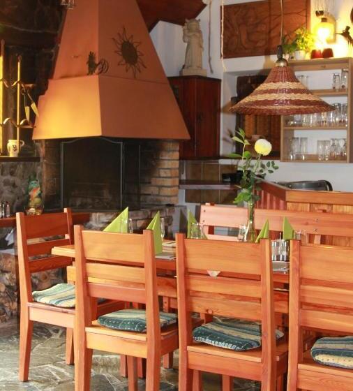 הוסטל Hostinec A Penzion Dolní Dvůr