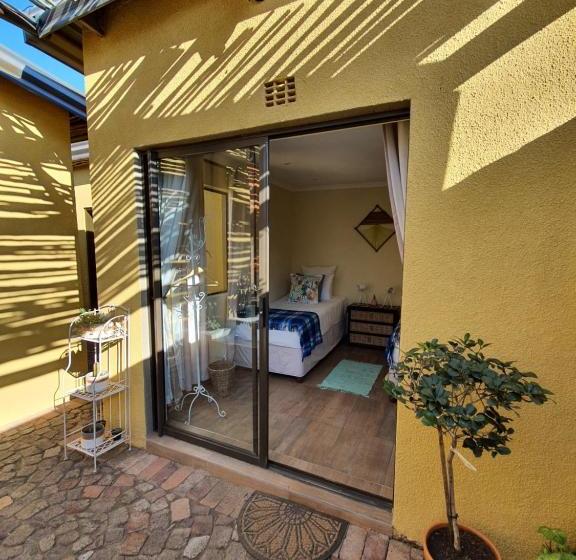 فندق صغير Lebo's Soweto Backpackers