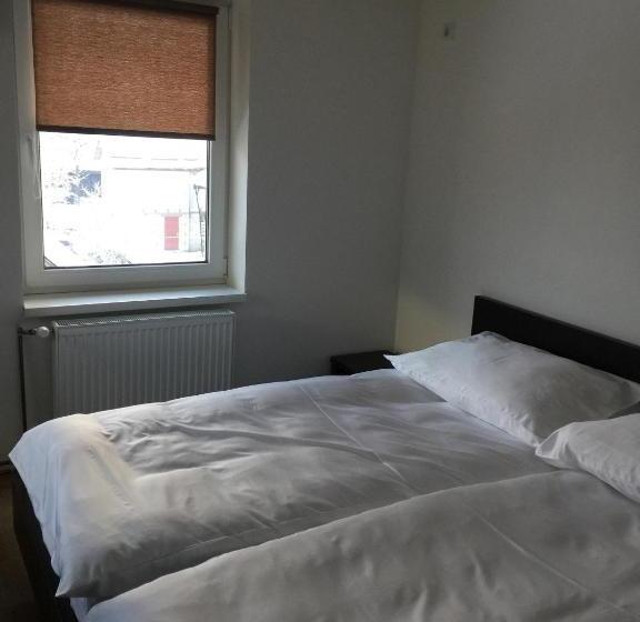 הוסטל Mini Hotel Megora