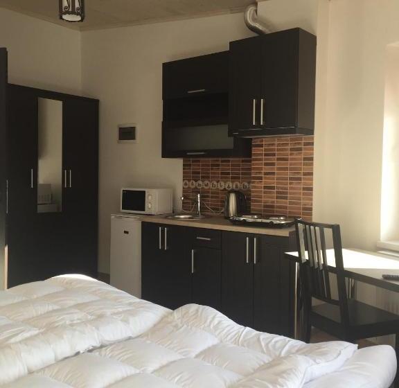 הוסטל Mini Hotel Megora