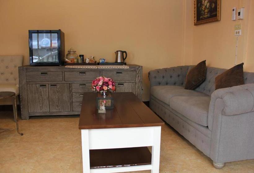 ユースホステル Navavilla Serviced Apartment