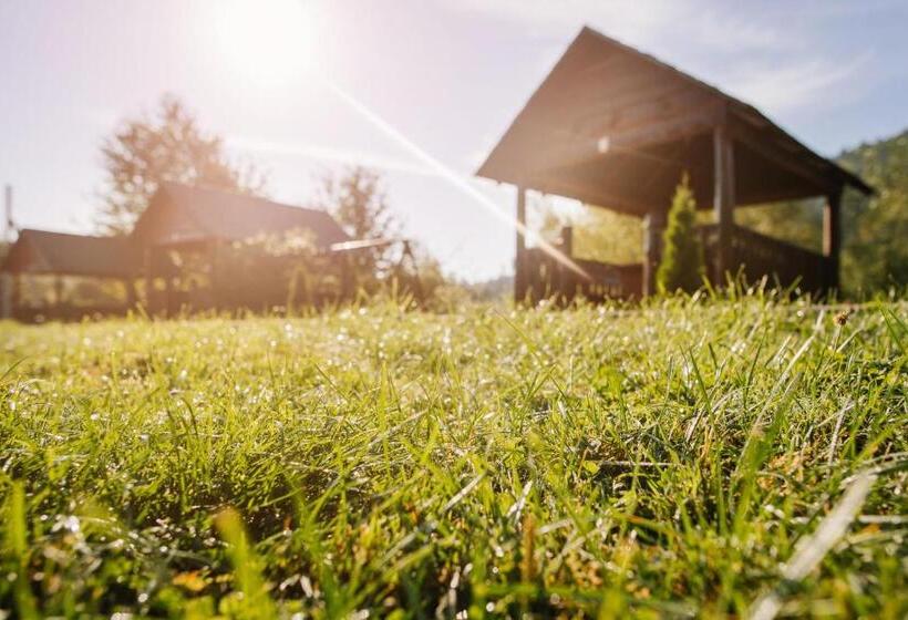 فندق صغير рибничанка