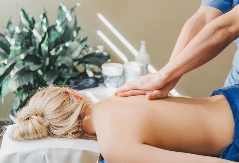 Apartament Hotel By Derenivska Kupil