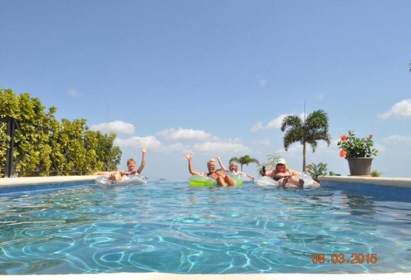 Hawk's Nest Bed & Breakfast