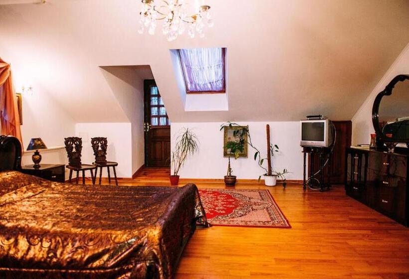 فندق Antique House