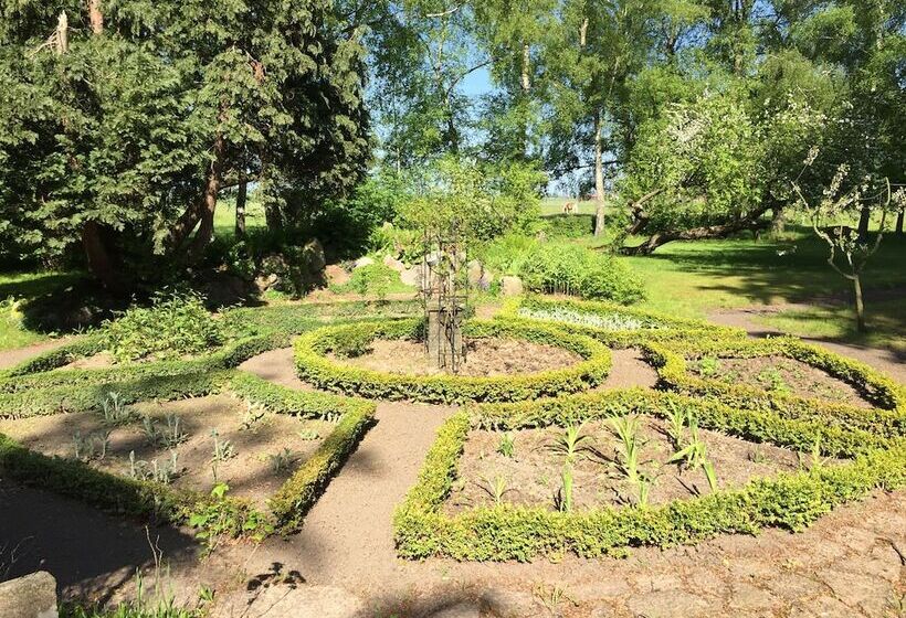 فندق Björkåsa Gård Bed & Box