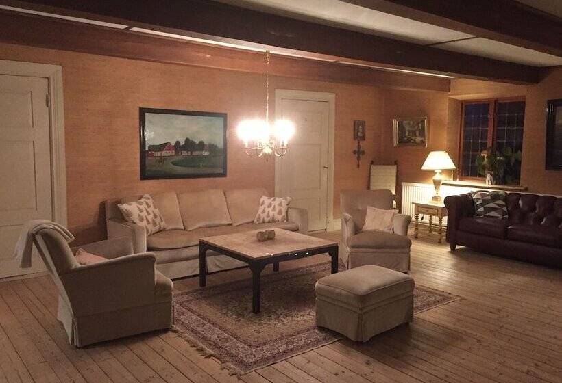 فندق Björkåsa Gård Bed & Box