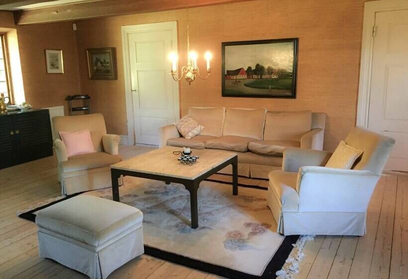 فندق Björkåsa Gård Bed & Box