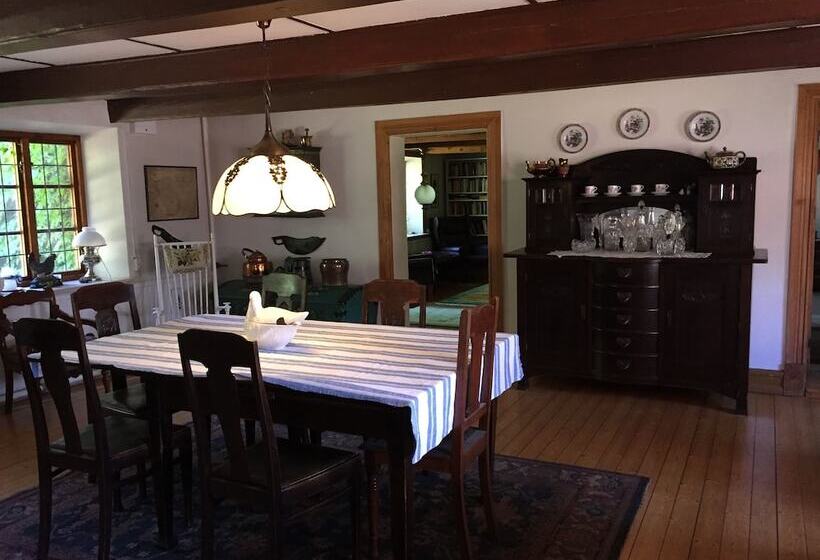 فندق Björkåsa Gård Bed & Box