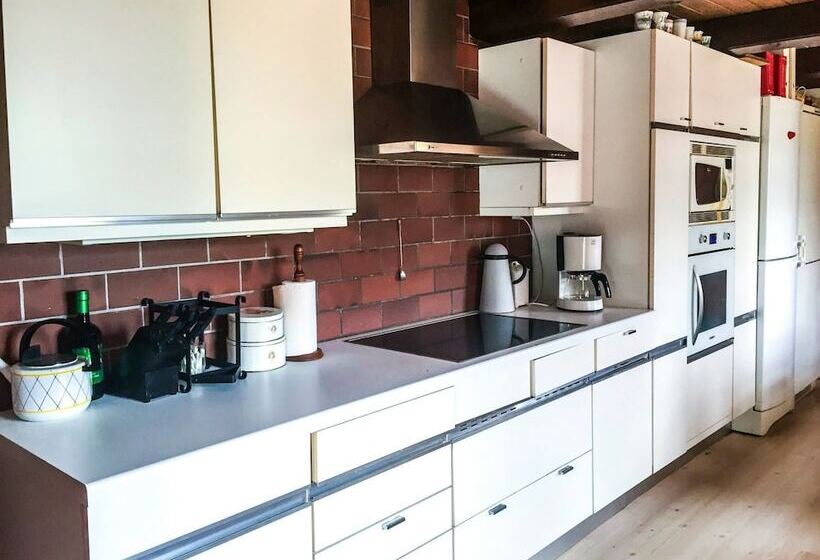 فندق Björkåsa Gård Bed & Box