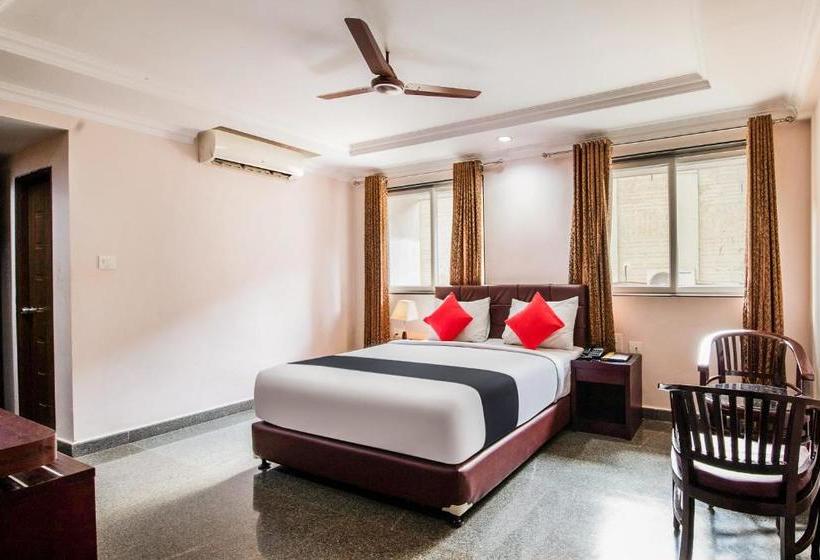 Hotel Capital O 22439 Ratna Forever