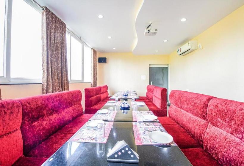 Hotel Capital O 22439 Ratna Forever