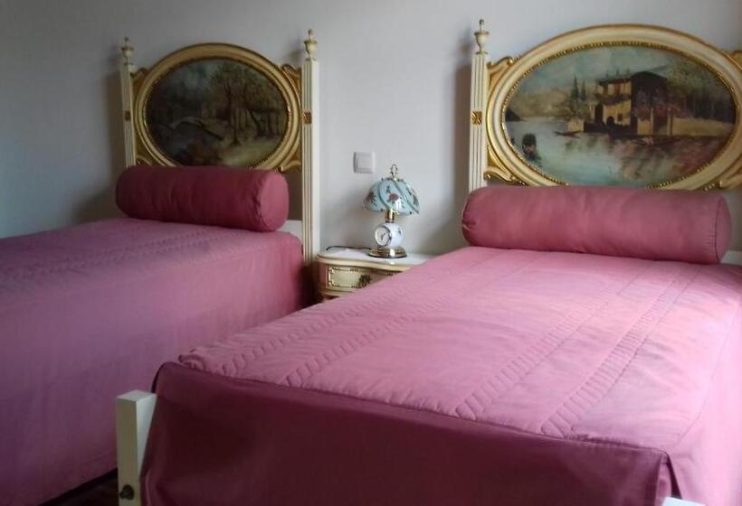 فندق Casa De Besteiros