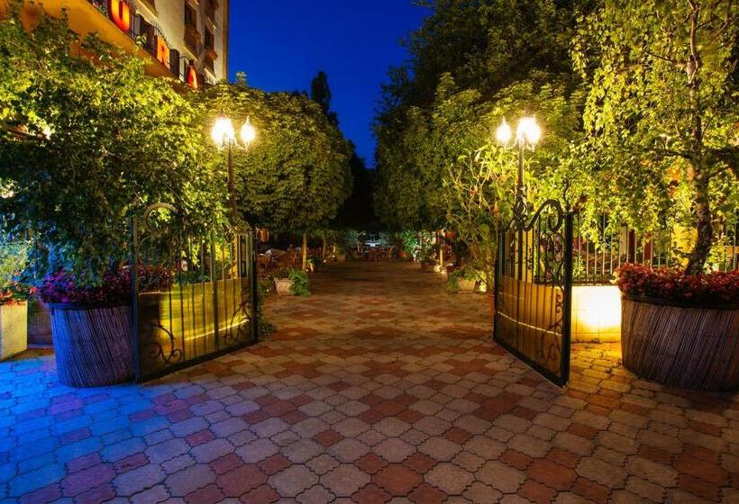 בית מלון כפרי Centrál šaľa